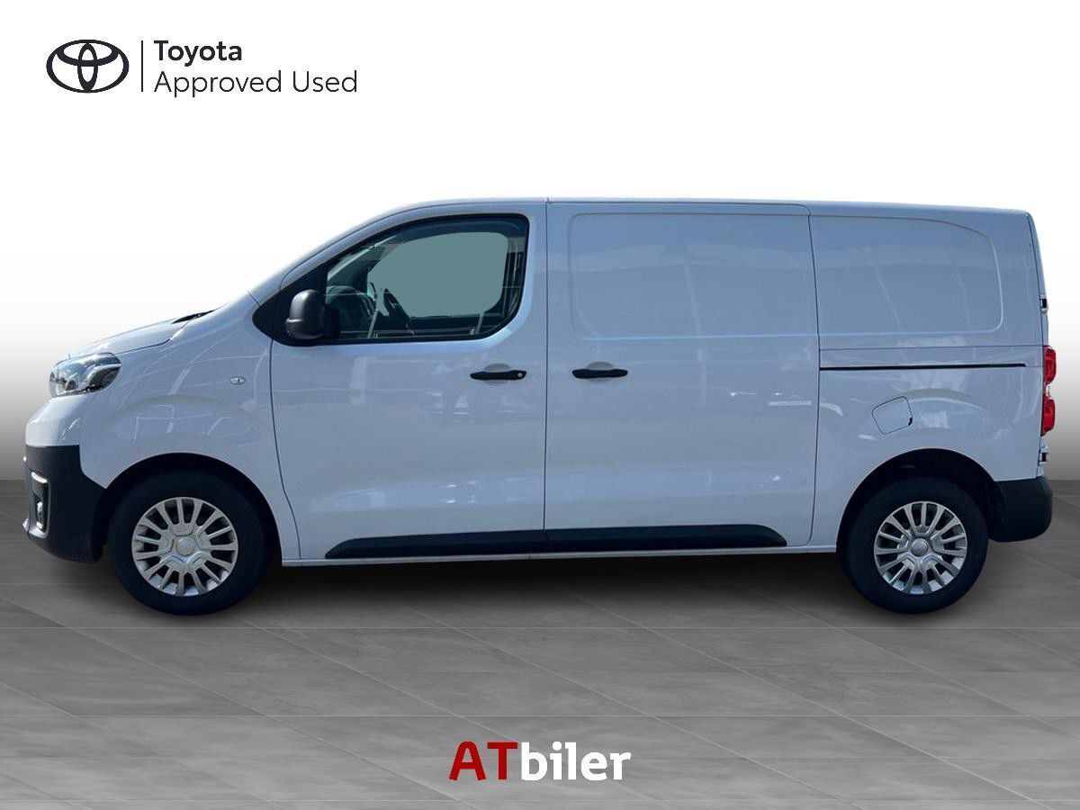 Hvid Toyota ProAce fra 2023
