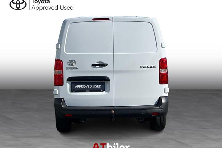 Hvid Toyota ProAce fra 2023