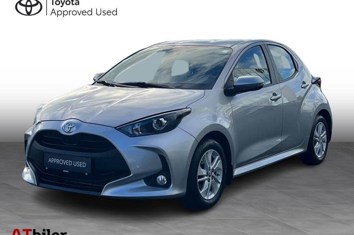 Sølv Toyota Yaris fra 2023