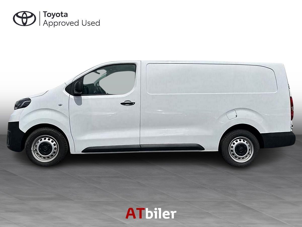 Hvid Toyota ProAce fra 2023