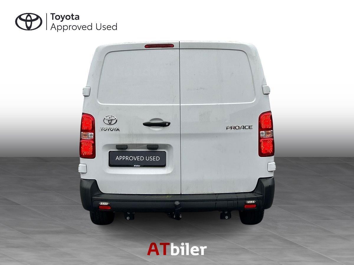 Hvid Toyota ProAce fra 2023