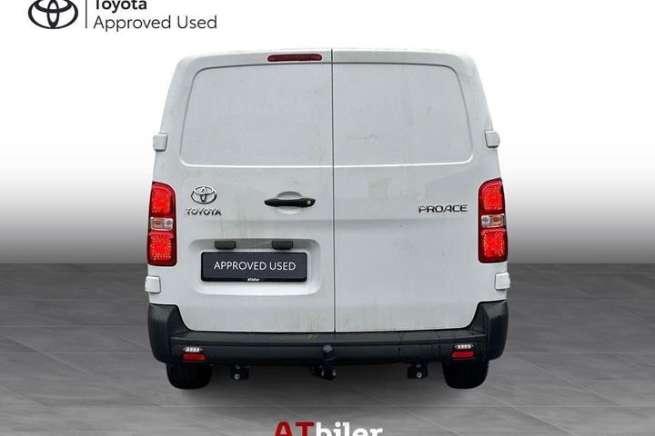 Hvid Toyota ProAce fra 2023
