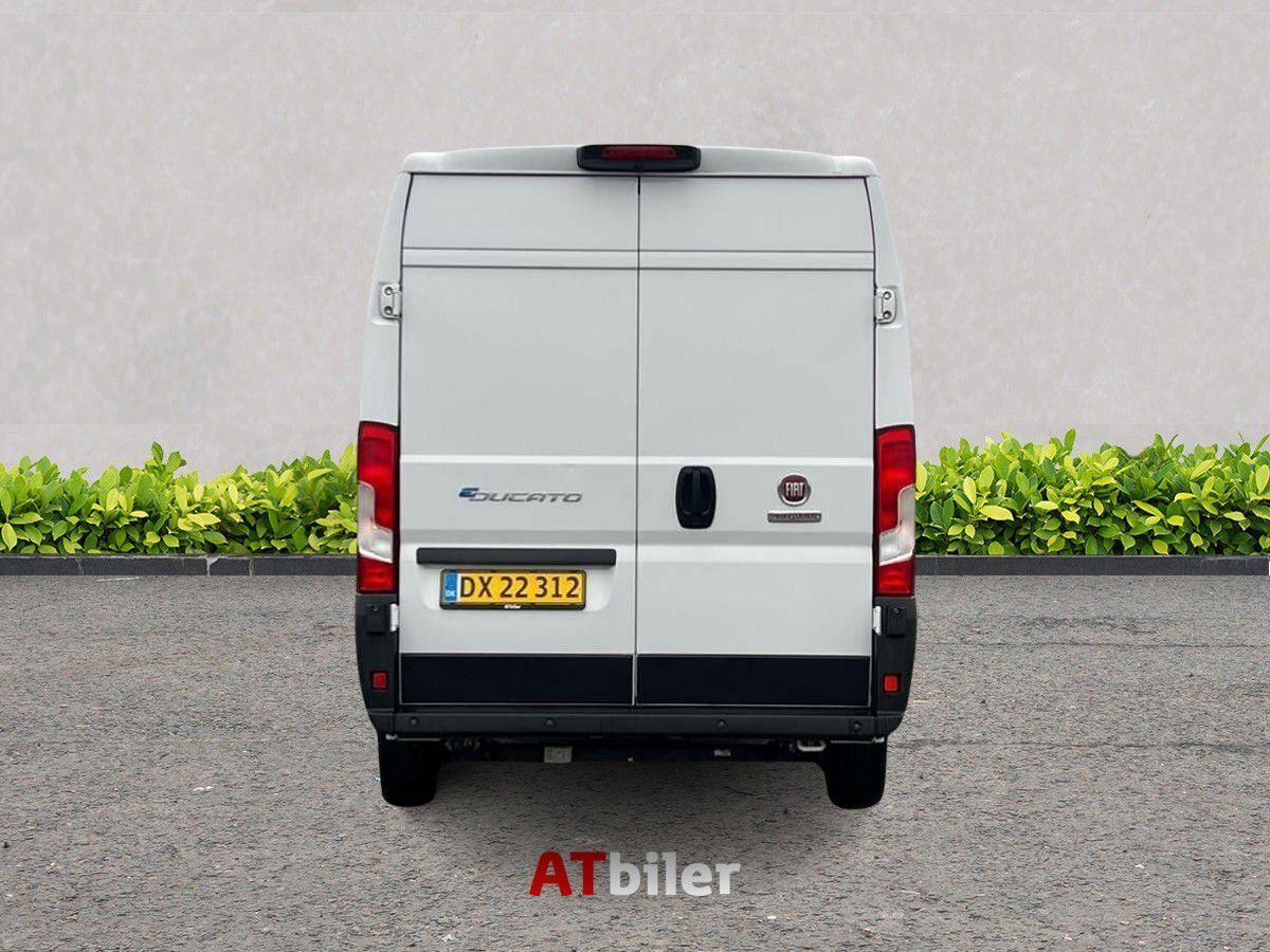 Hvid Fiat E-Ducato fra 2022 set udefra
