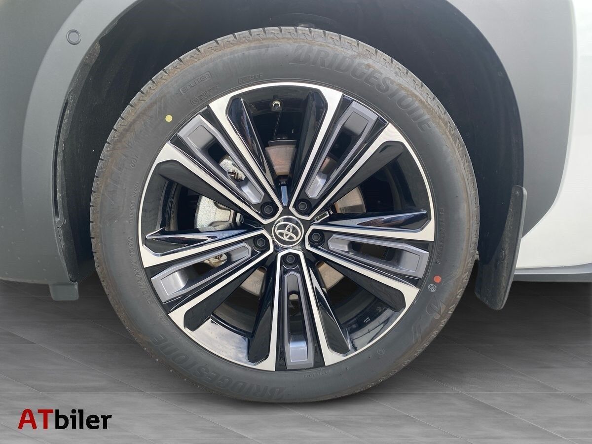 Hvid Toyota BZ4X fra 2025