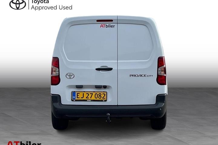 Hvid Toyota ProAce City fra 2025