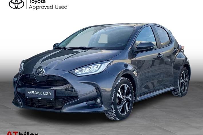 Grå Toyota Yaris fra 2024