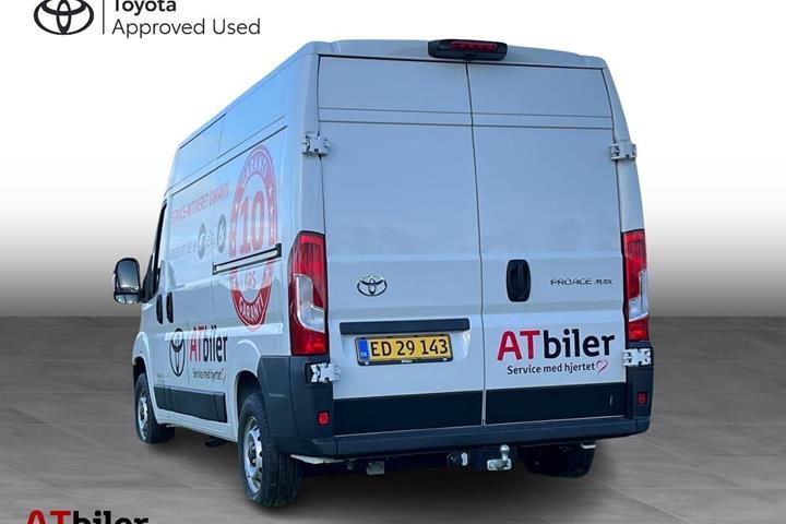 Hvid Toyota Proace Max fra 2024