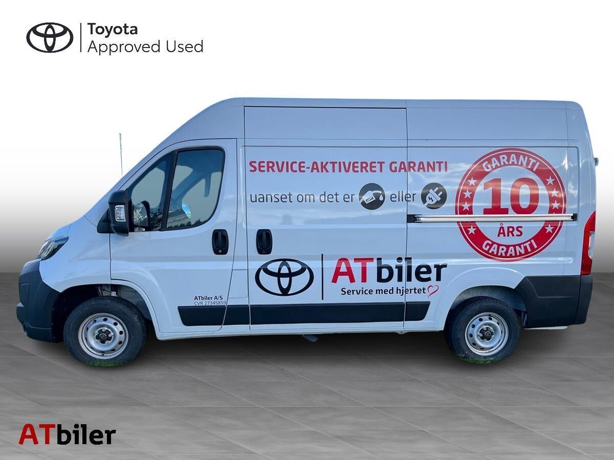 Hvid Toyota Proace Max fra 2024