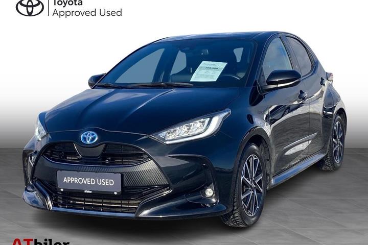 Sort Toyota Yaris fra 2023 set udefra