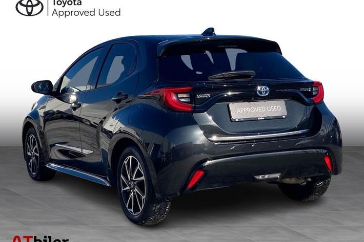 Sort Toyota Yaris fra 2023