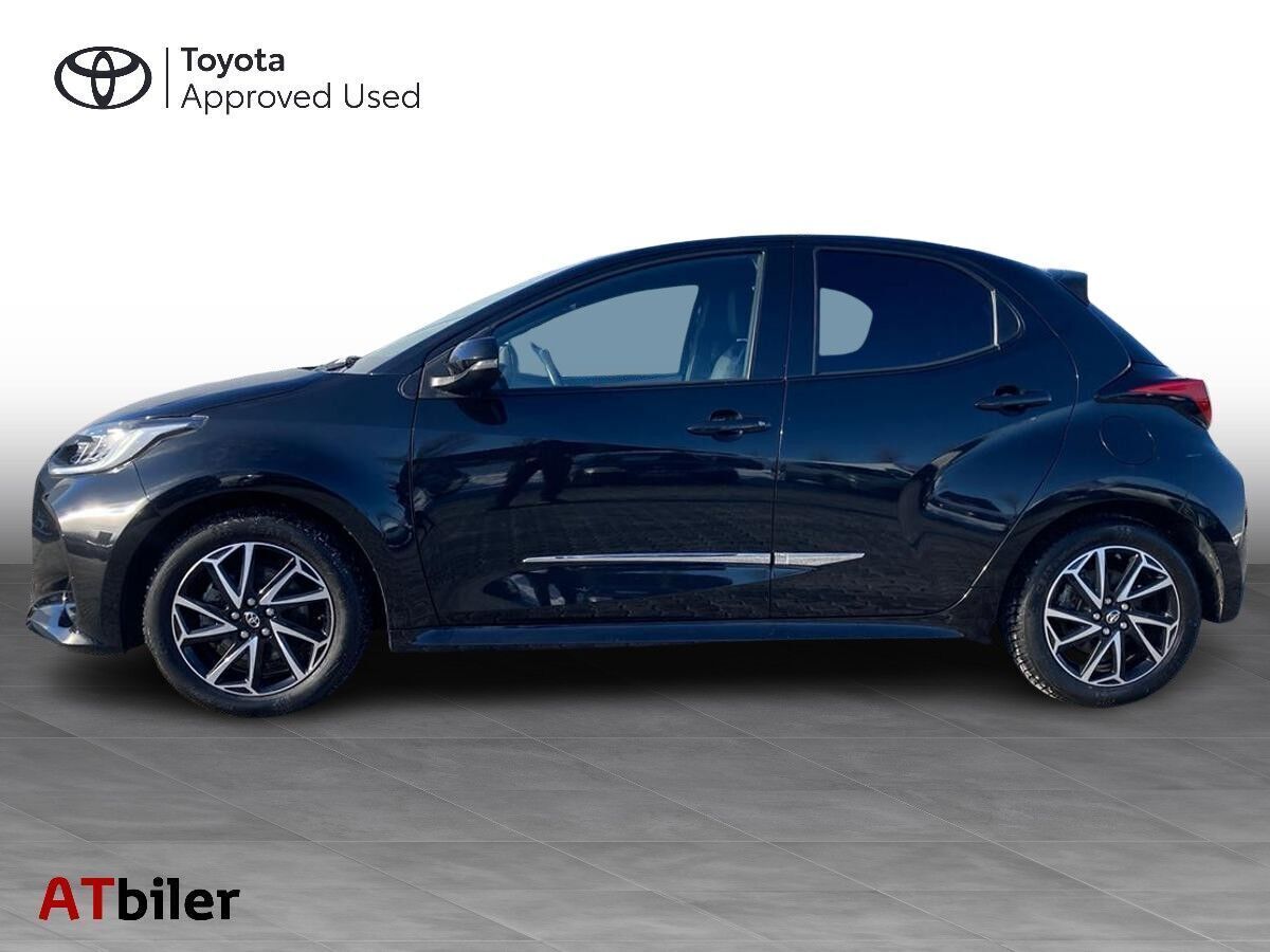 Sort Toyota Yaris fra 2023