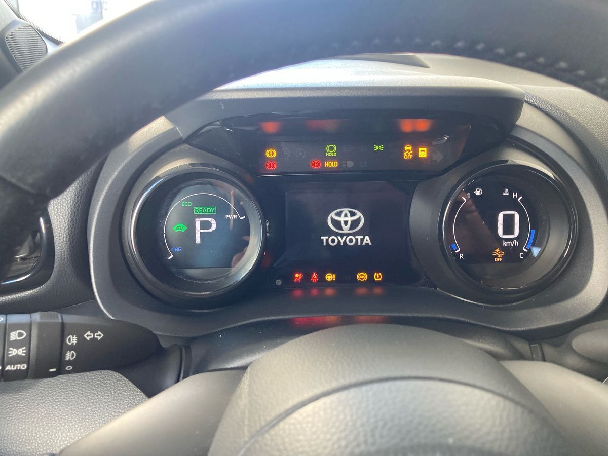 Sort Toyota Yaris fra 2023