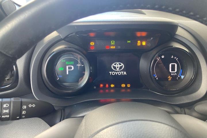 Sort Toyota Yaris fra 2023