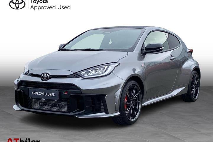 Grå Toyota GR Yaris fra 2024