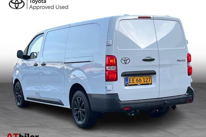Hvid Toyota ProAce fra 2024