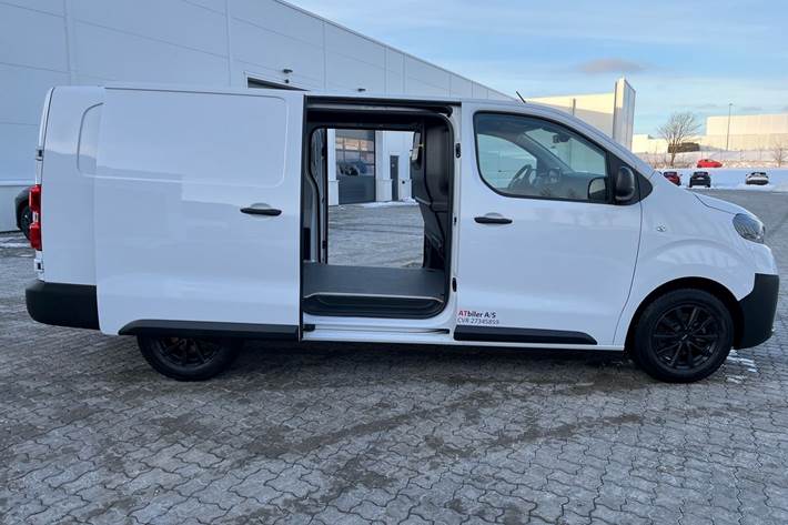 Hvid Toyota ProAce fra 2024