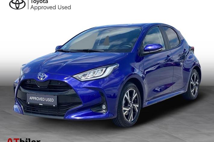 Blå Toyota Yaris fra 2024