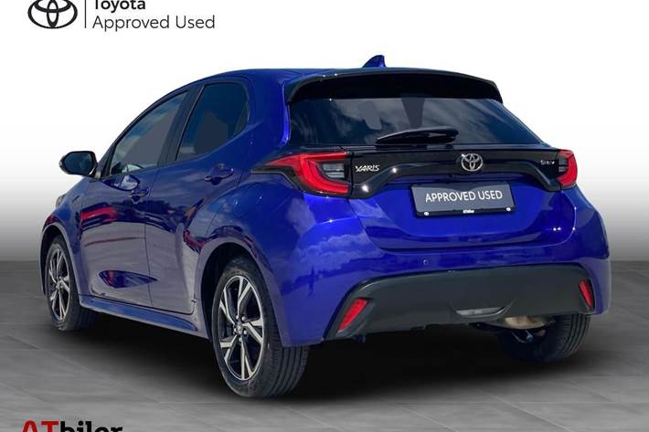 Blå Toyota Yaris fra 2024