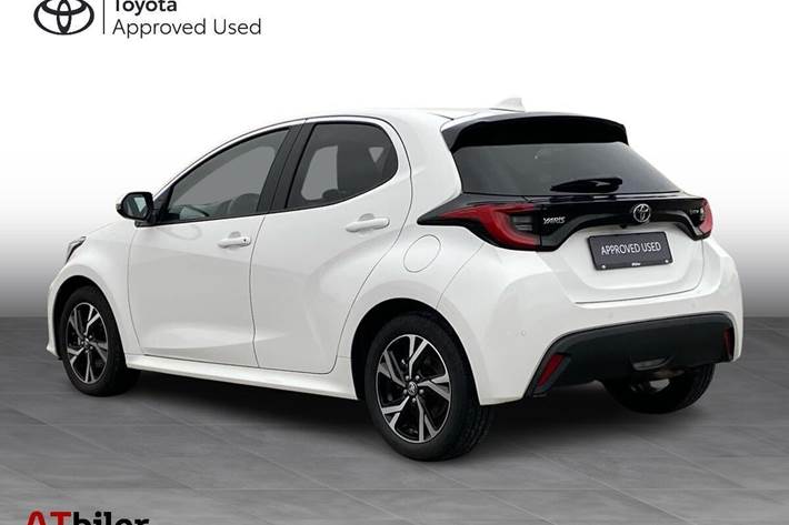 Hvid Toyota Yaris fra 2024