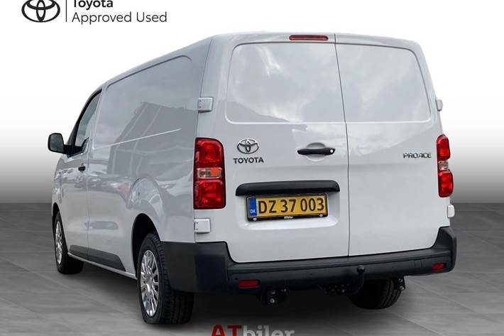 Hvid Toyota ProAce fra 2024