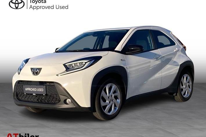 Hvid Toyota Aygo X fra 2023 set udefra