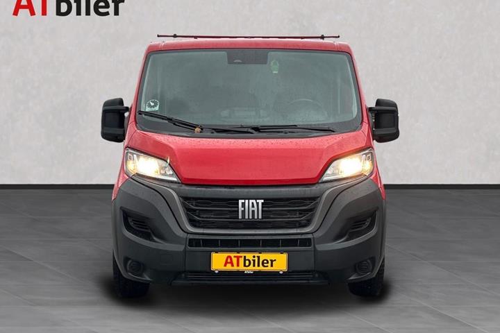 Rød Fiat Ducato fra 2022