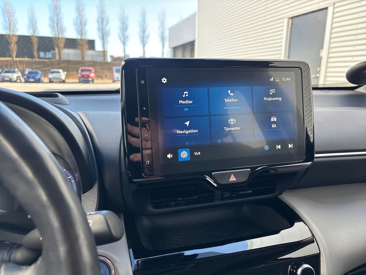 Grå Toyota Yaris Cross fra 2022