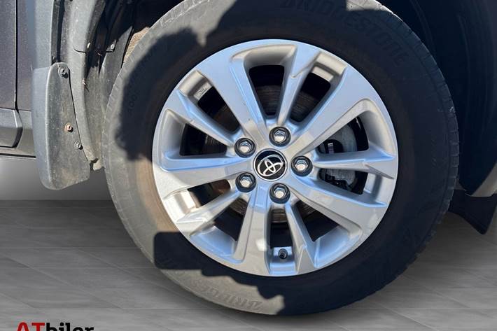 Grå Toyota Yaris Cross fra 2022