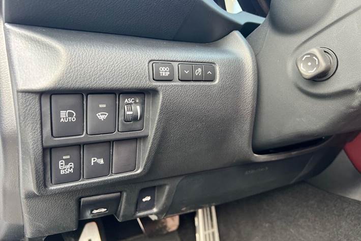 Hvid Lexus RC fra 2017