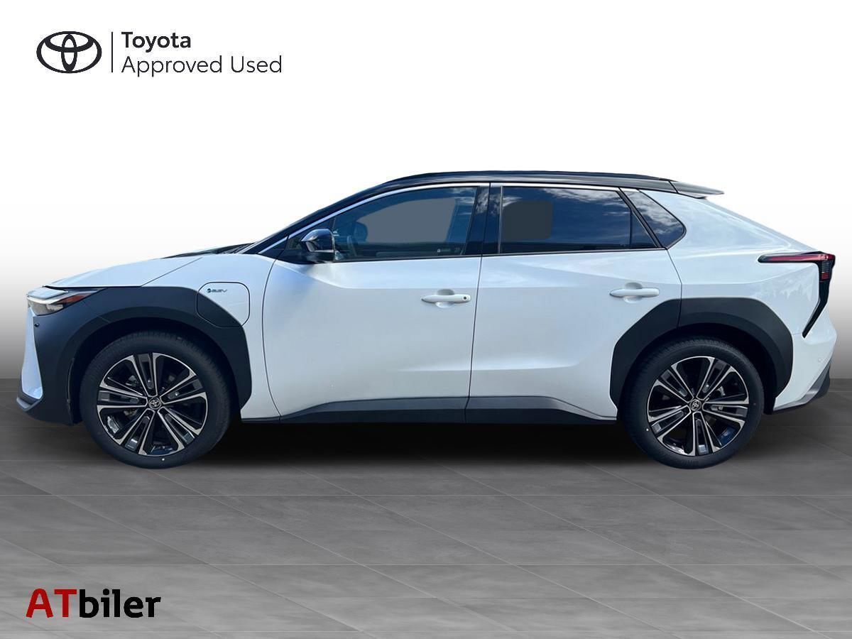 Hvid Toyota BZ4X fra 2024