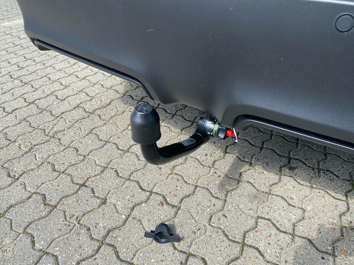 Sort Toyota BZ4X fra 2024