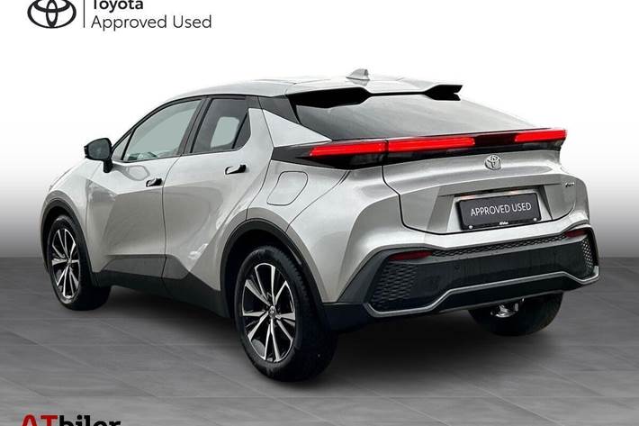 Sølv Toyota C-HR fra 2024