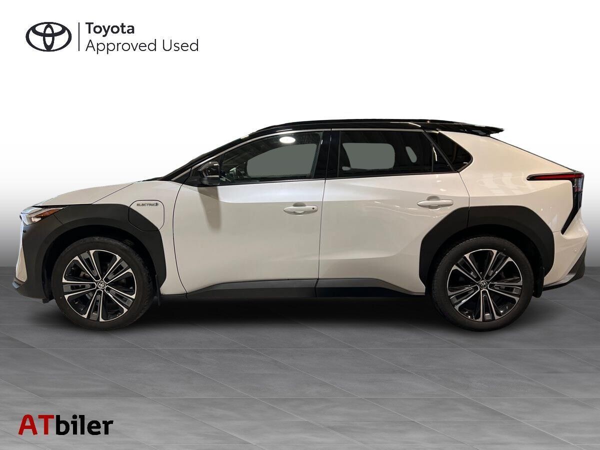 Hvid Toyota BZ4X fra 2023