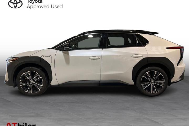 Hvid Toyota BZ4X fra 2023