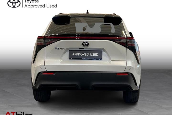 Hvid Toyota BZ4X fra 2023