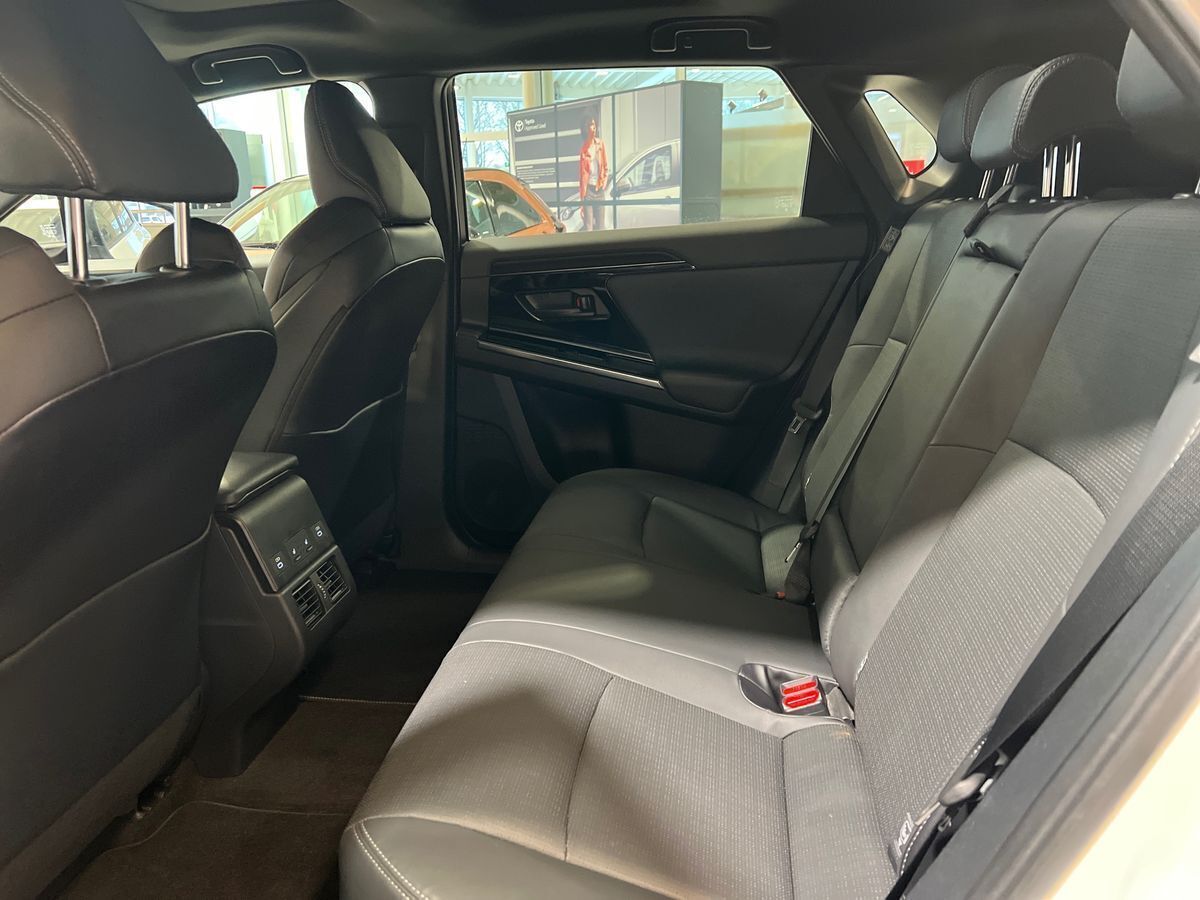 Hvid Toyota BZ4X fra 2023