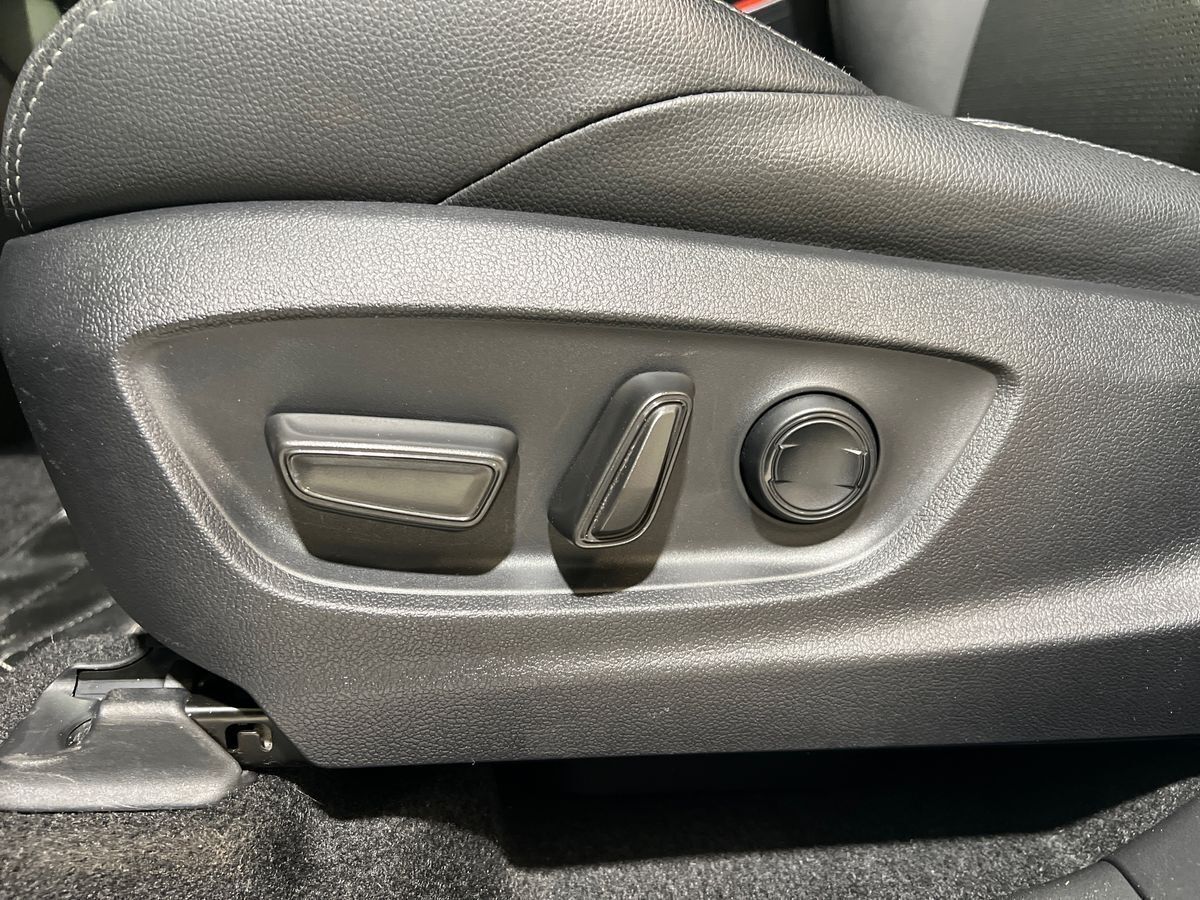 Hvid Toyota BZ4X fra 2023