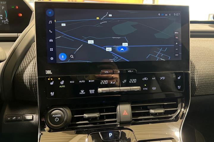 Hvid Toyota BZ4X fra 2023