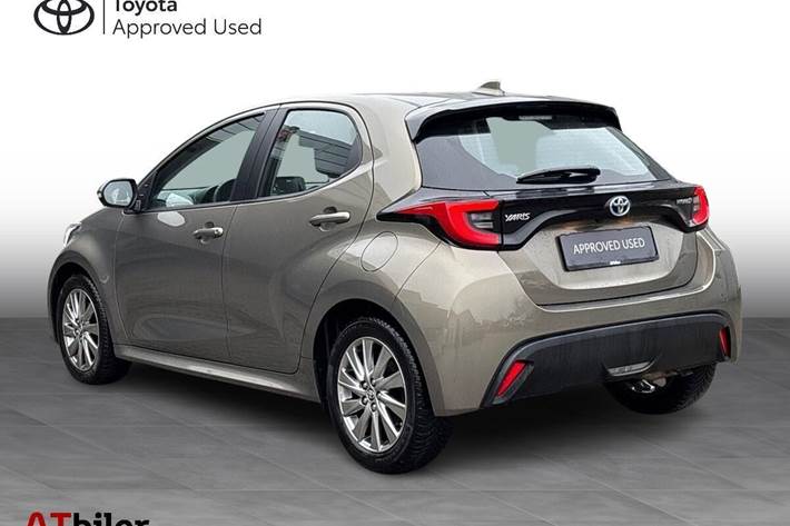 Bronze Toyota Yaris fra 2023