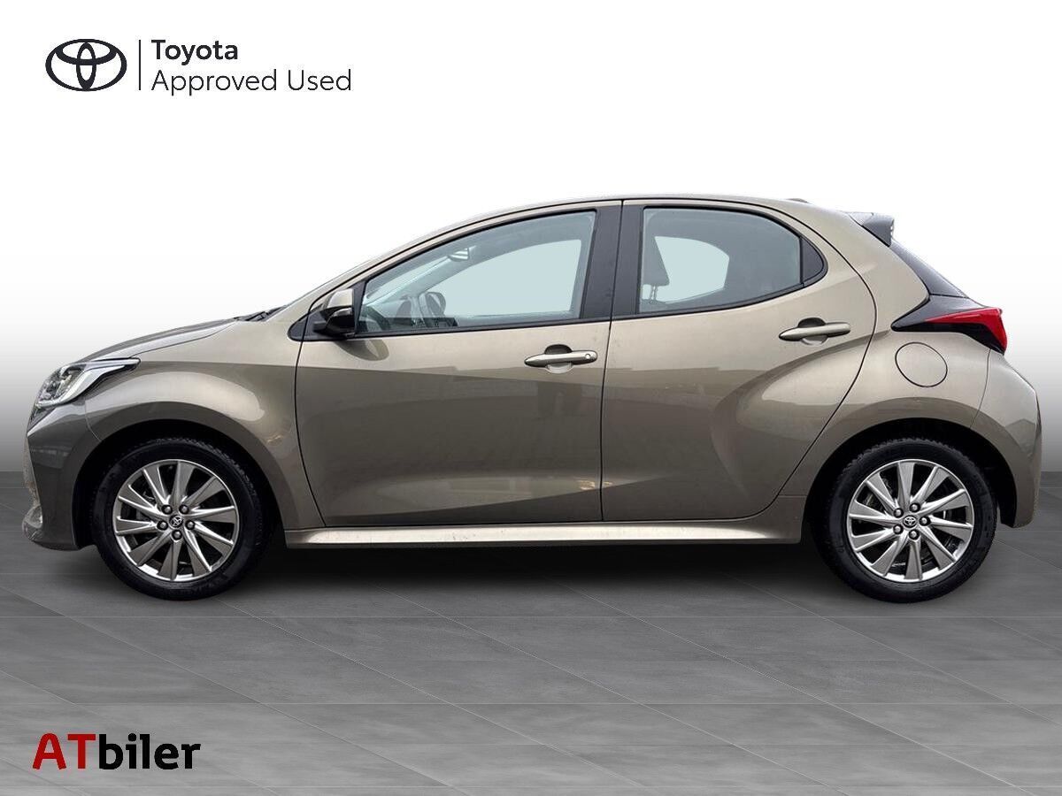 Bronze Toyota Yaris fra 2023