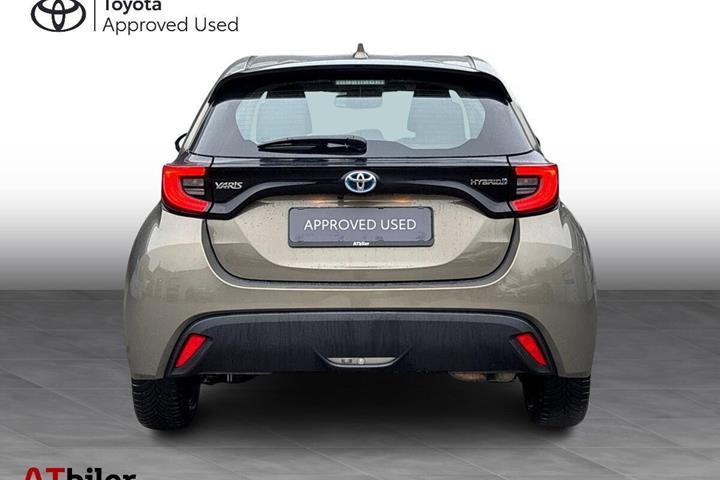 Bronze Toyota Yaris fra 2023