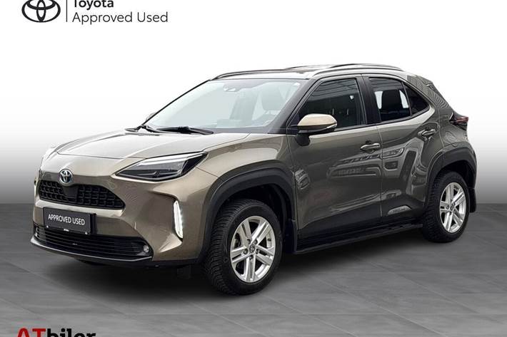 Bronze Toyota Yaris Cross fra 2022 set udefra