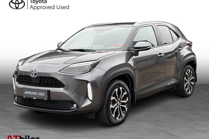 Grå Toyota Yaris Cross fra 2022 set udefra