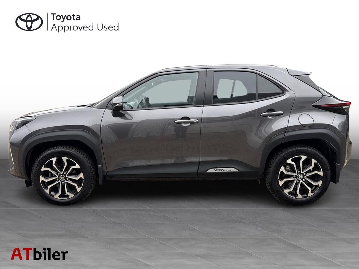 Grå Toyota Yaris Cross fra 2022