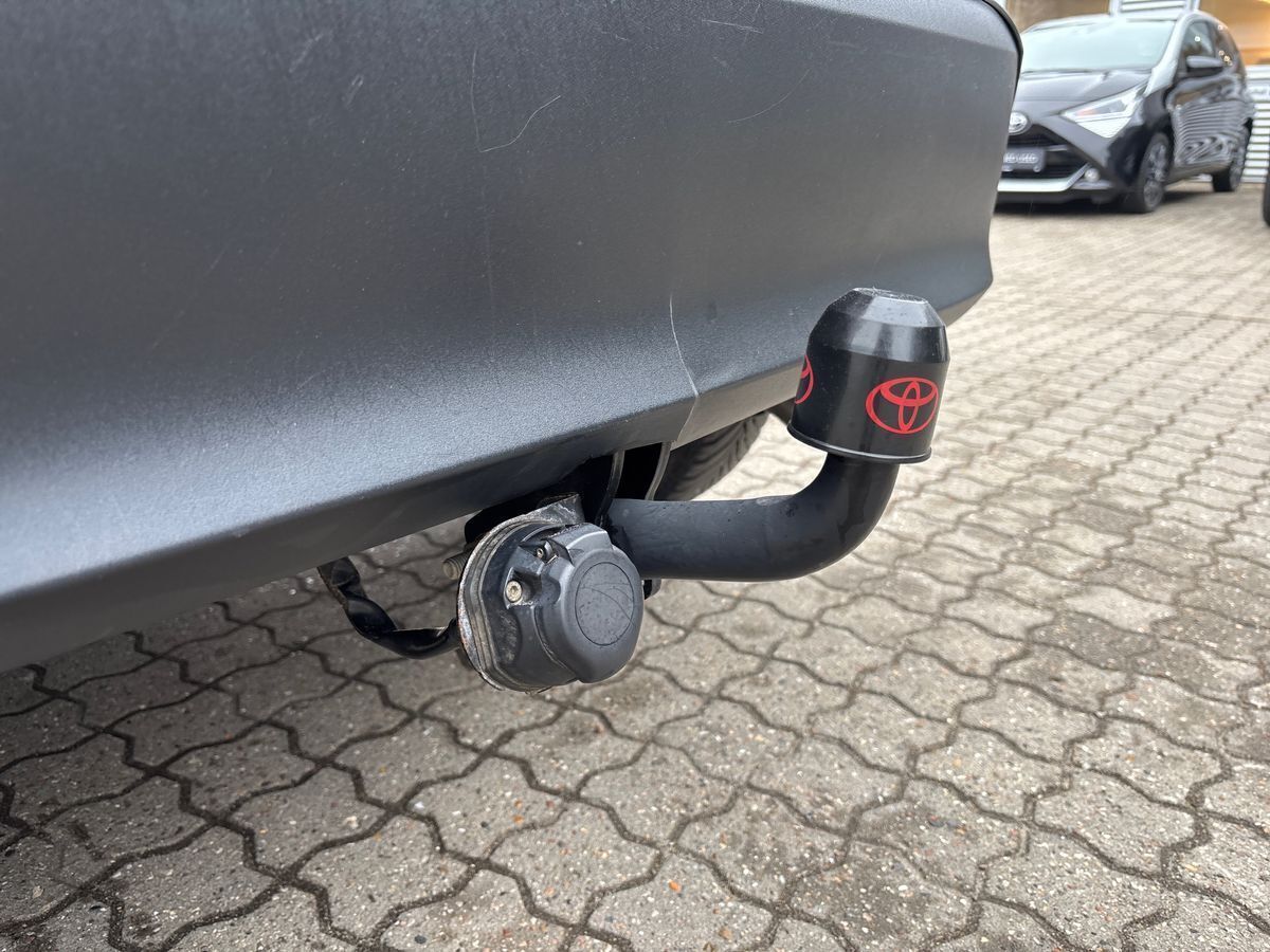 Grå Toyota Yaris Cross fra 2022