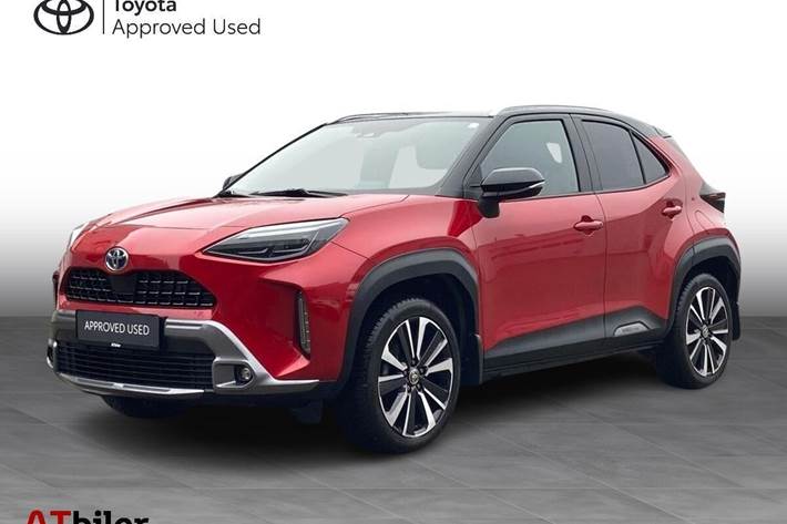 Rød Toyota Yaris Cross fra 2022 set udefra