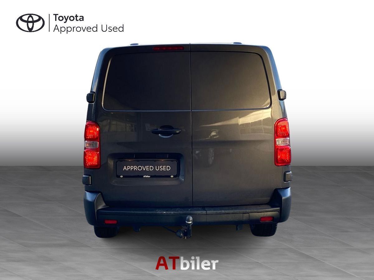 Grå Toyota ProAce fra 2022