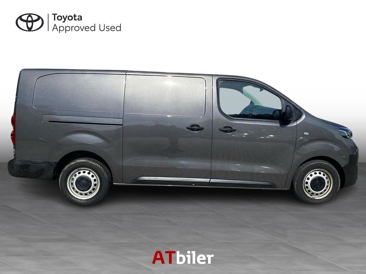 Grå Toyota ProAce fra 2022