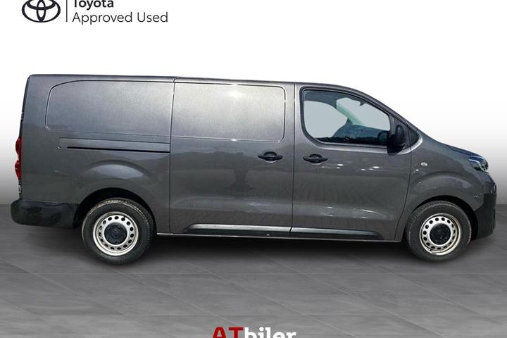 Grå Toyota ProAce fra 2022