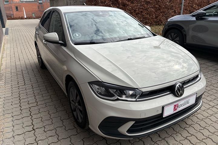 Grå VW Polo fra 2022